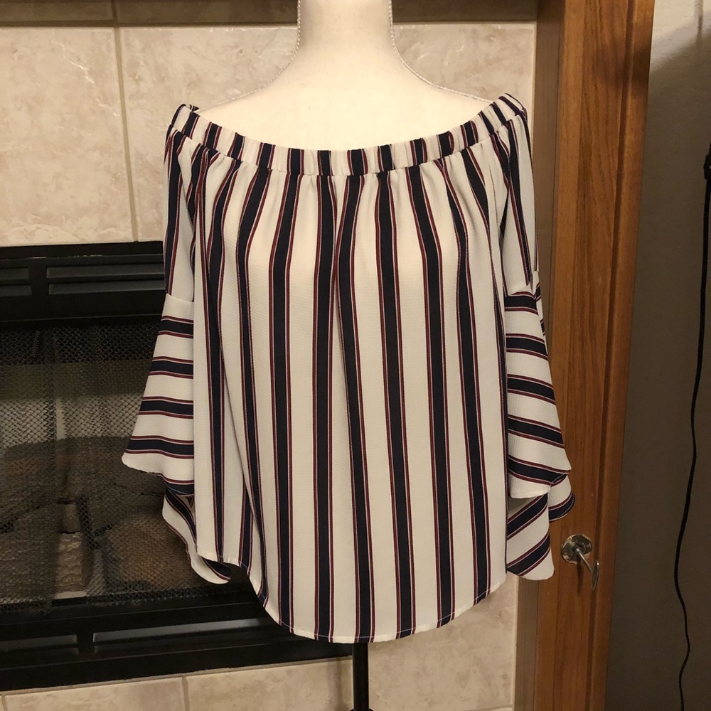 Striped, flowy sleeved blouse by entro